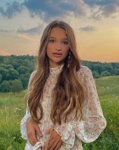 Лиза Анохина