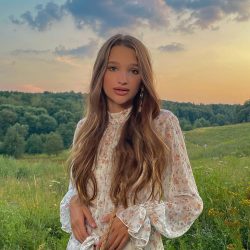 Лиза Анохина